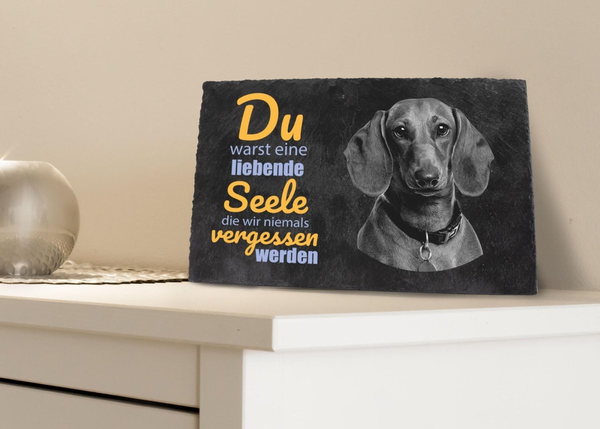 Gedenktafel für Tiere mit Bildauschnitt Schwarz/Weiss und Spruch in Gelb M0240 - meinleinwand.de